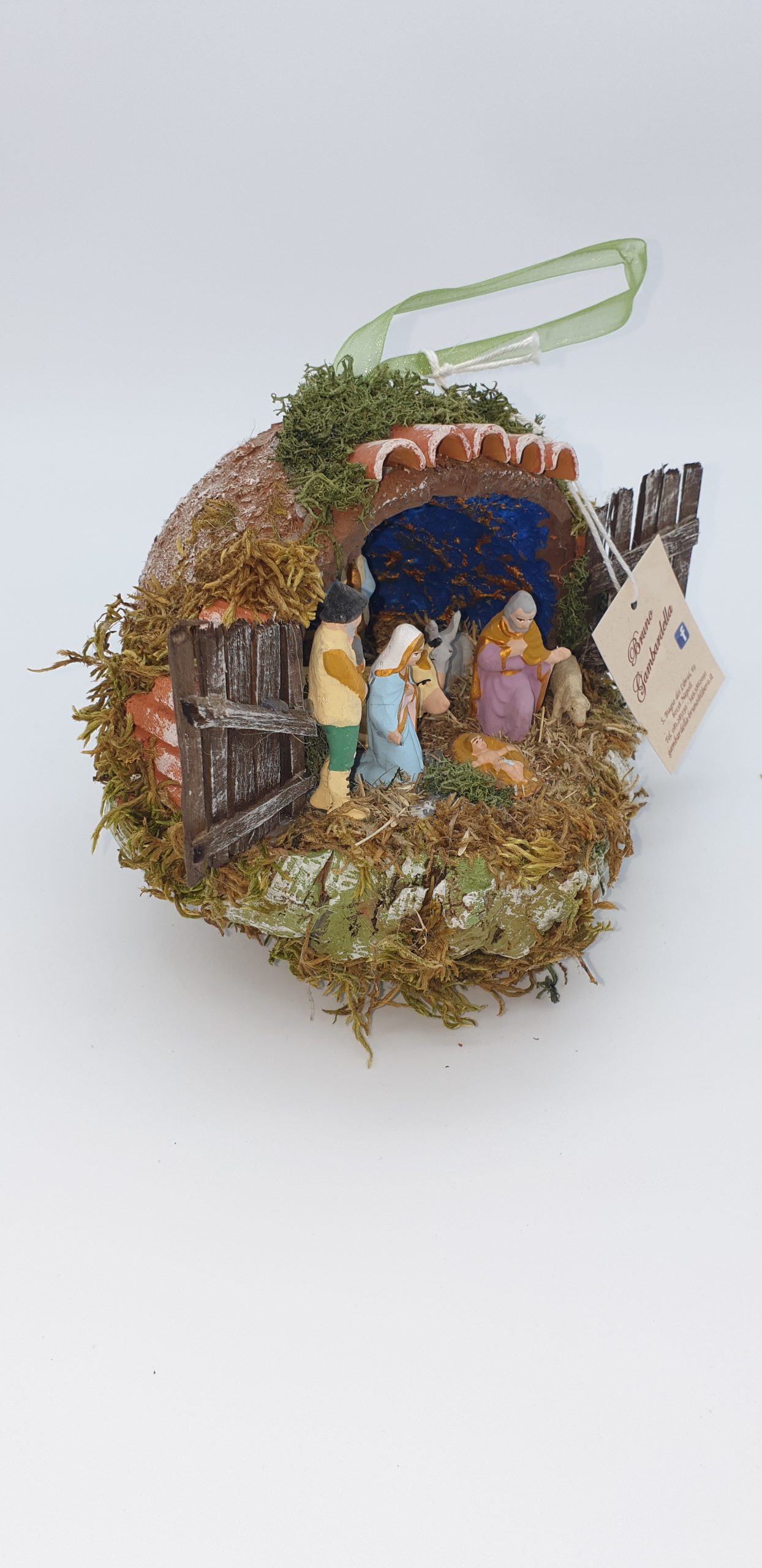 Presepe artigianale in pallina con pastori in terracotta, diametro 12cm (2)