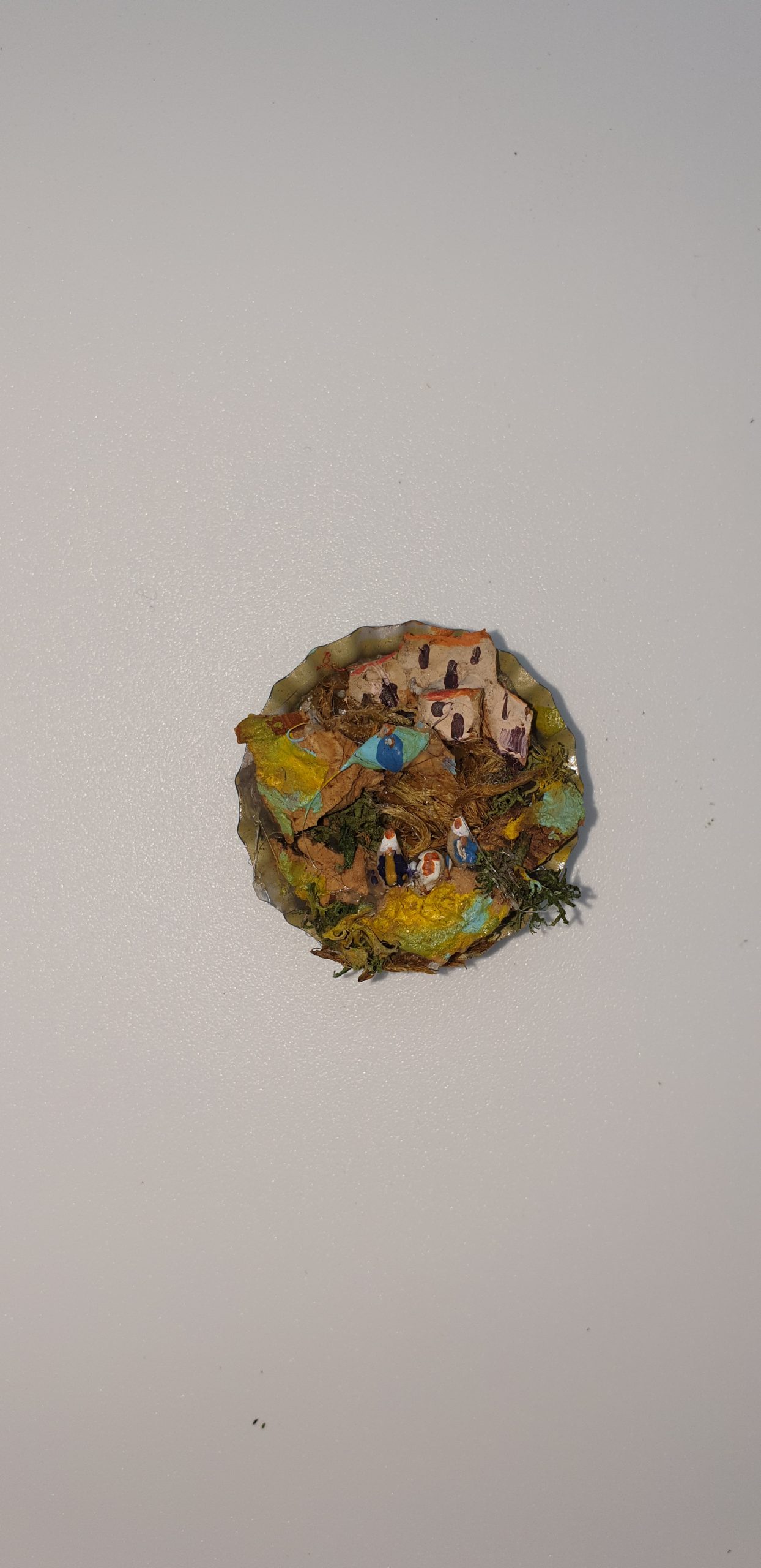 Presepe in tappo, magnete, diamtero 3,5 cm